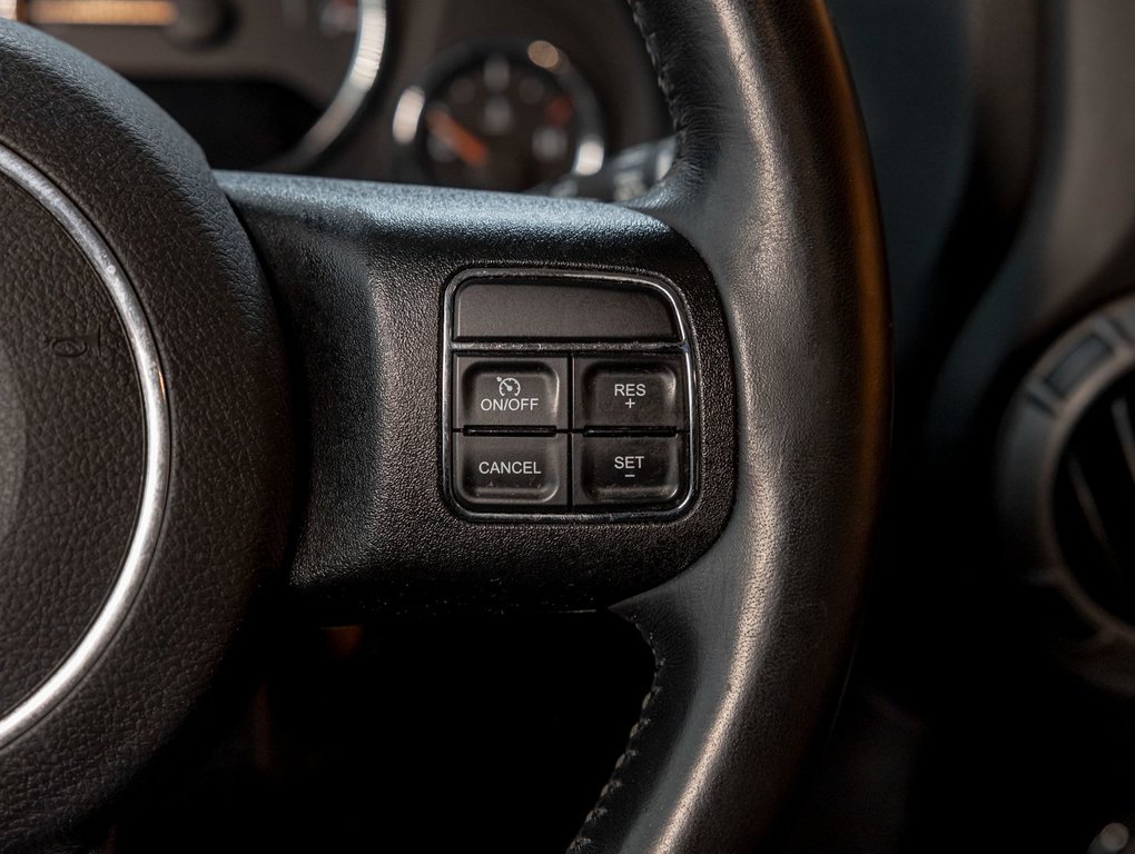 2016 Jeep Wrangler in St-Jérôme, Quebec - 15 - w1024h768px