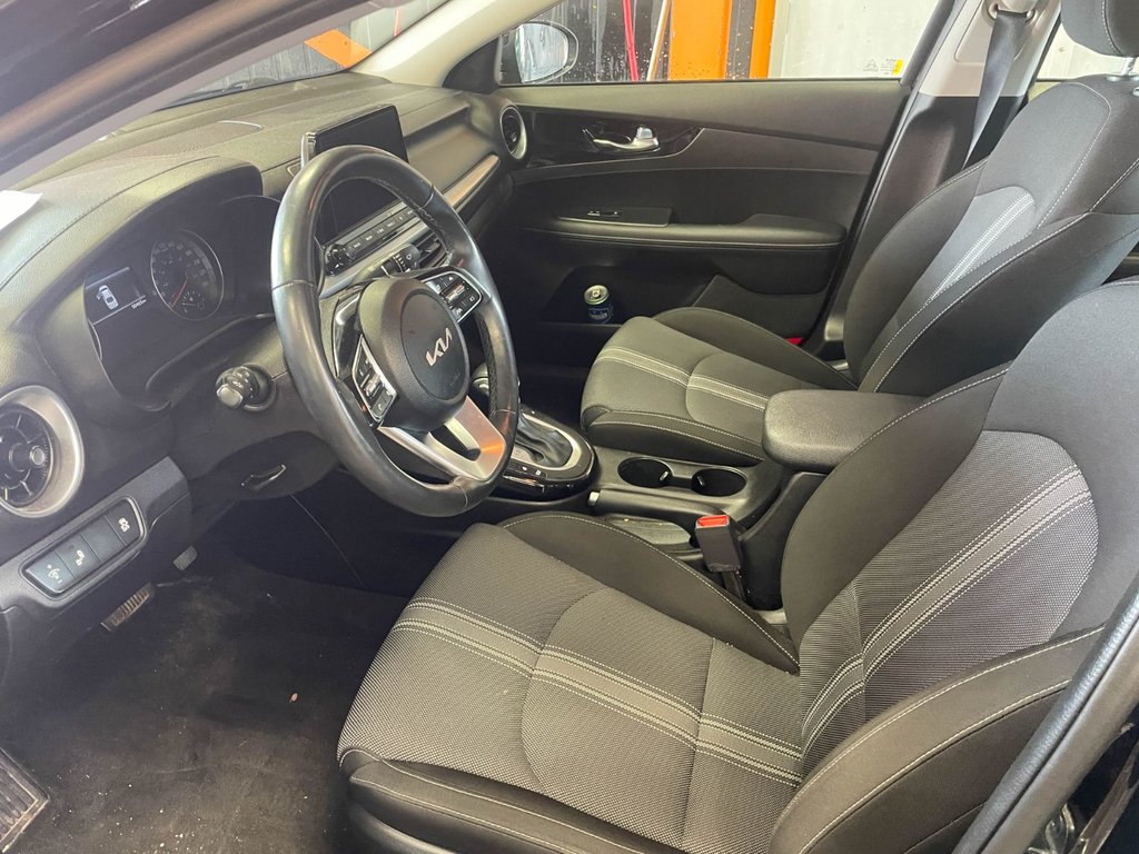 Kia Forte  2023 à St-Jérôme, Québec - 3 - w1024h768px