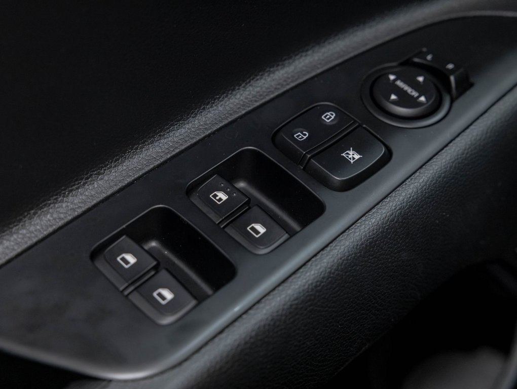 Kia Rio  2023 à St-Jérôme, Québec - 24 - w1024h768px