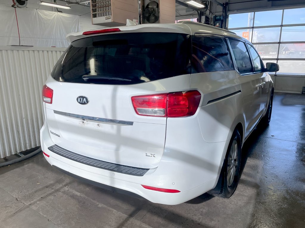2017 Kia Sedona in St-Jérôme, Quebec - 6 - w1024h768px
