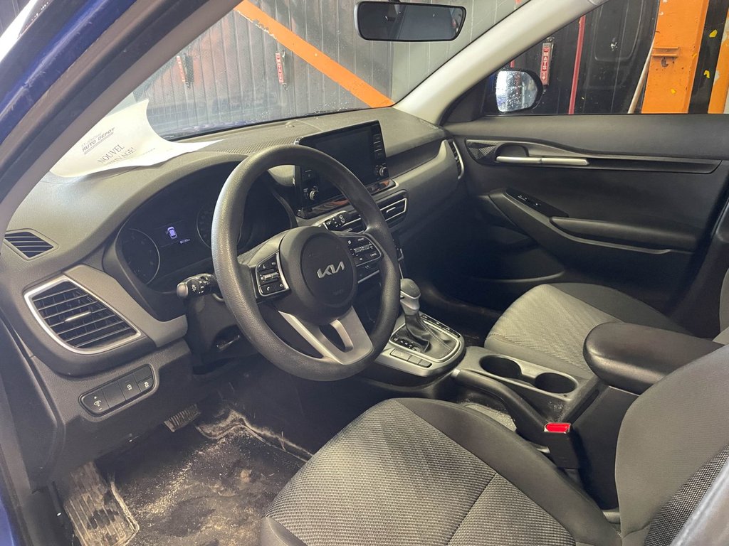 Kia Seltos  2023 à St-Jérôme, Québec - 3 - w1024h768px