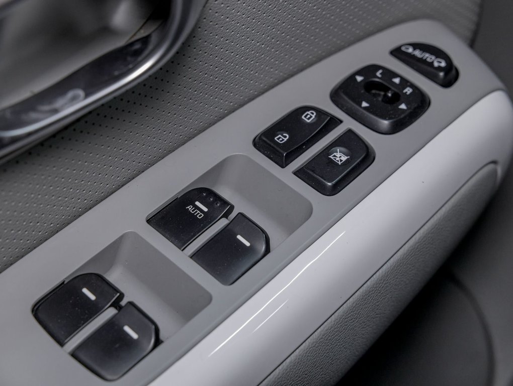 2018 Kia SOUL EV in St-Jérôme, Quebec - 26 - w1024h768px