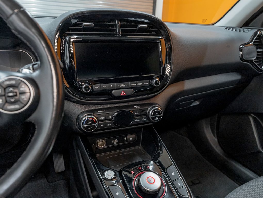 2020 Kia SOUL EV in St-Jérôme, Quebec - 20 - w1024h768px