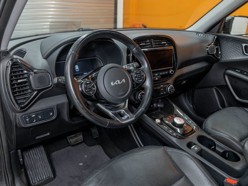 2022 Kia Soul EV in St-Jérôme, Quebec - 2 - w1024h768px