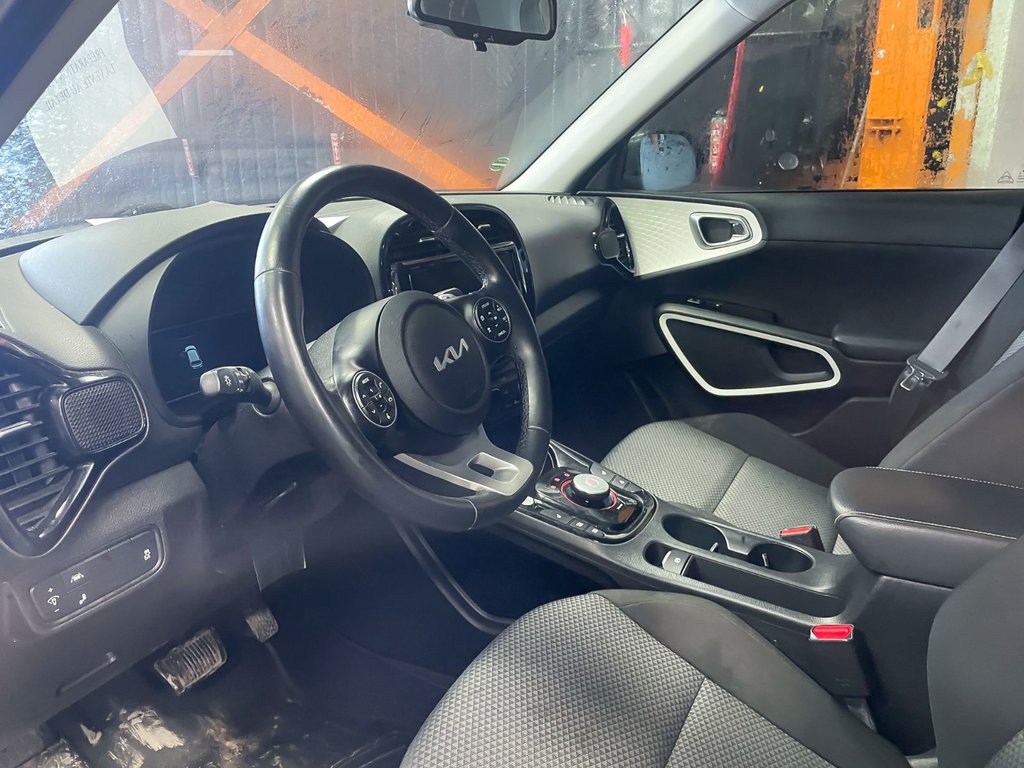 Kia Soul EV  2022 à St-Jérôme, Québec - 3 - w1024h768px