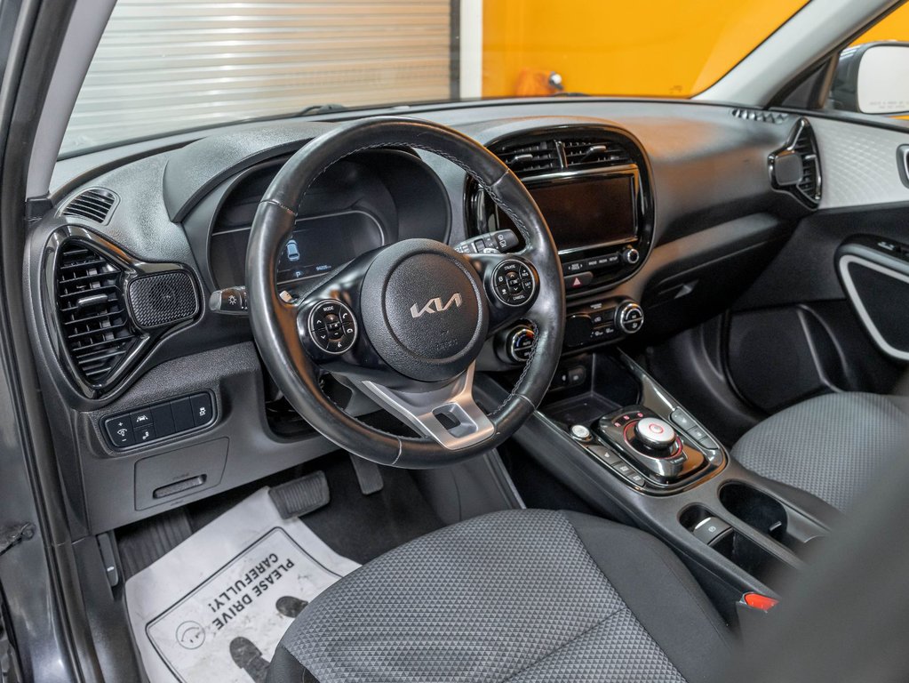 2022 Kia Soul EV in St-Jérôme, Quebec - 2 - w1024h768px