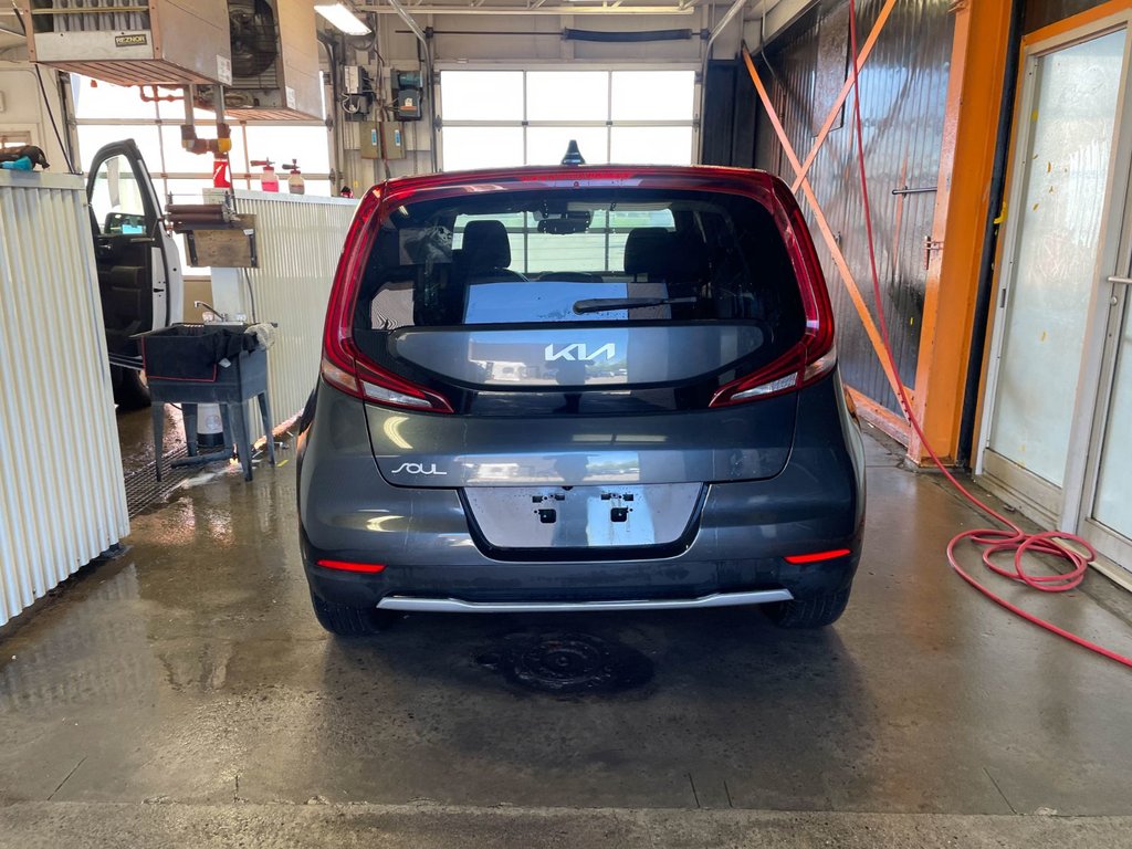 2022 Kia Soul EV in St-Jérôme, Quebec - 8 - w1024h768px