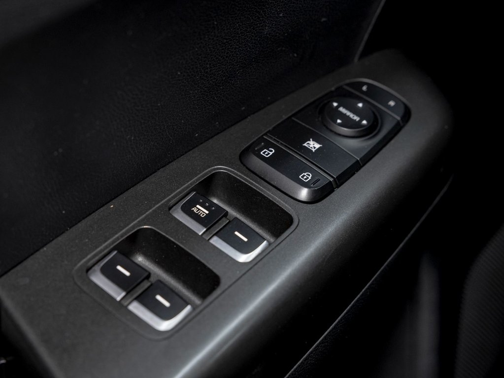 2020 Kia Sportage in St-Jérôme, Quebec - 24 - w1024h768px