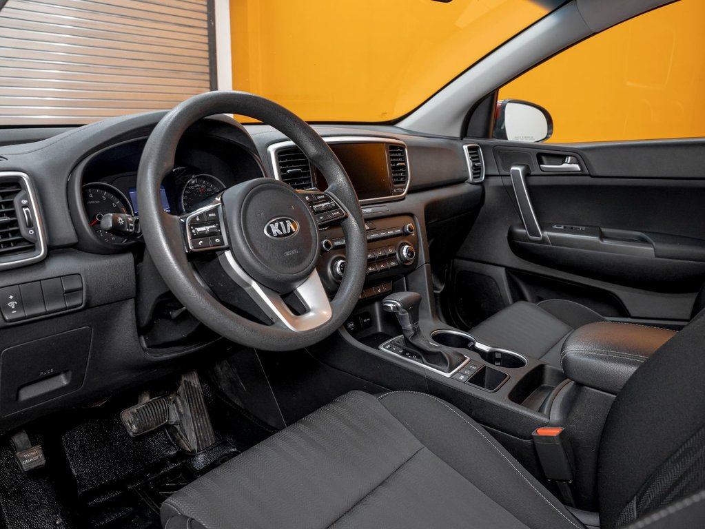 2020 Kia Sportage in St-Jérôme, Quebec - 2 - w1024h768px