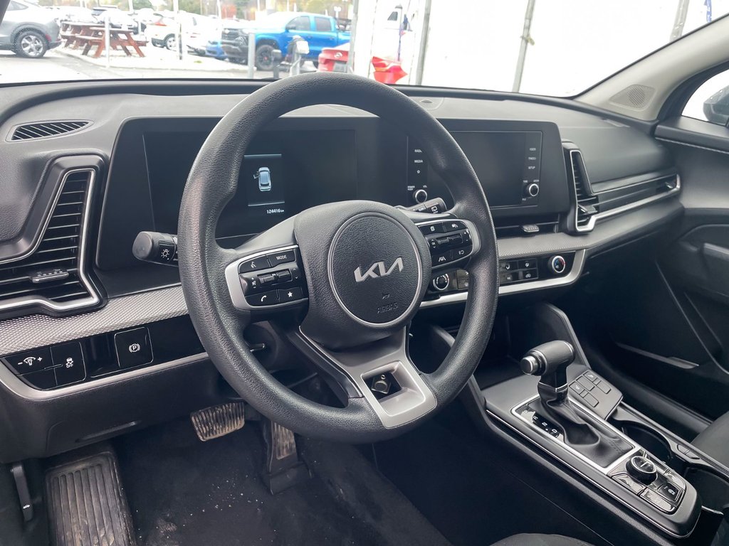 Kia Sportage  2023 à St-Jérôme, Québec - 3 - w1024h768px