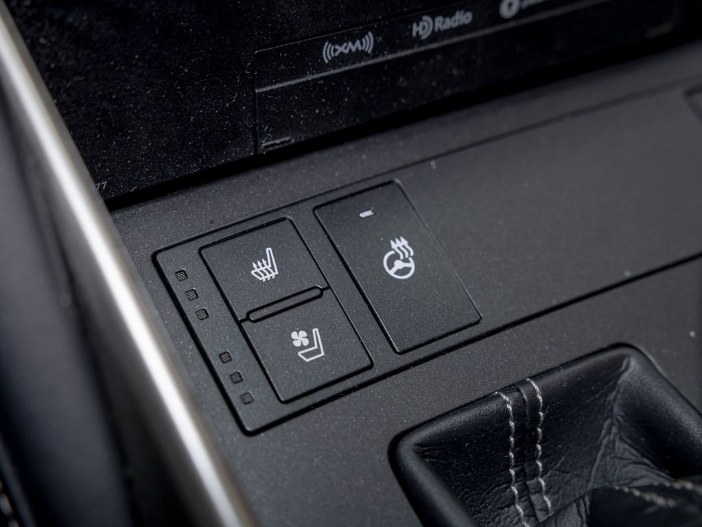 Lexus IS 300  2017 à St-Jérôme, Québec - 22 - w1024h768px