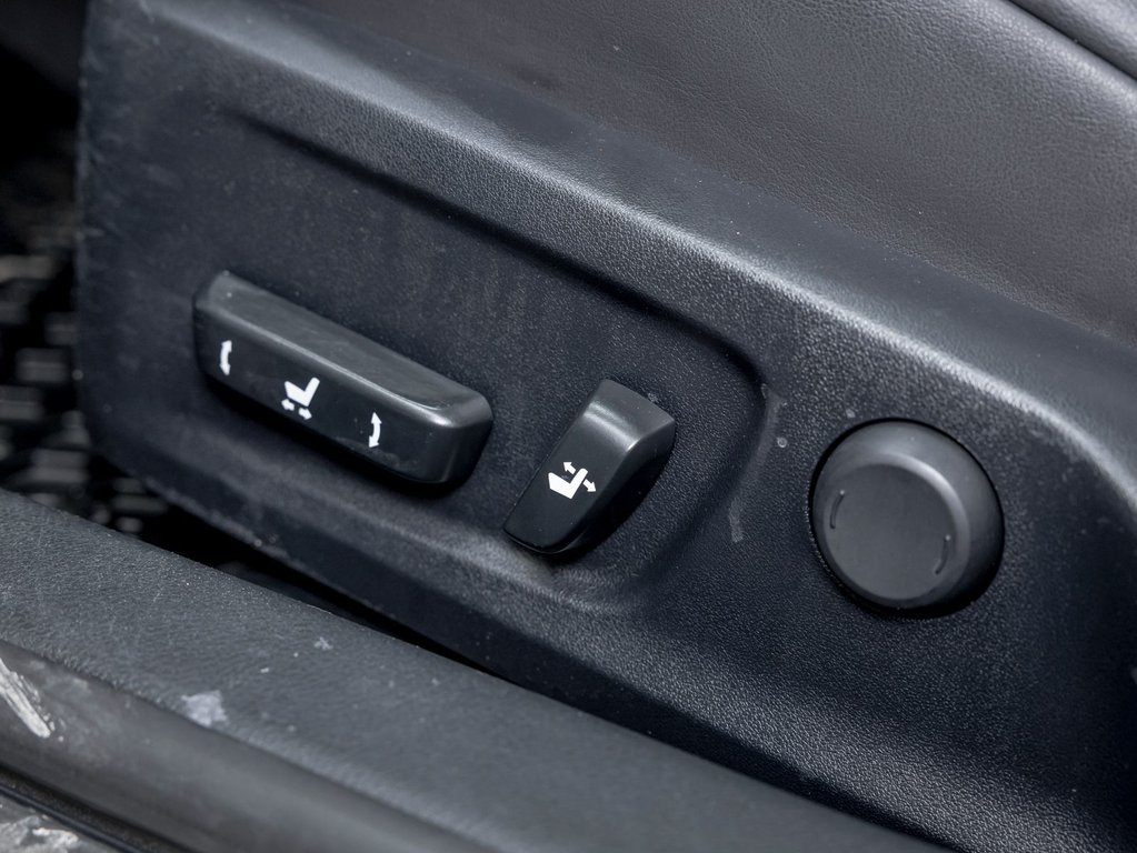 Lexus IS 300  2017 à St-Jérôme, Québec - 26 - w1024h768px