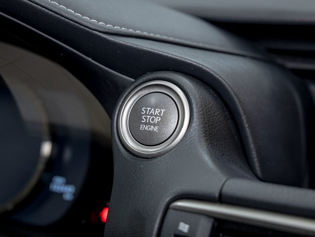 Lexus IS 300  2017 à St-Jérôme, Québec - 28 - w1024h768px