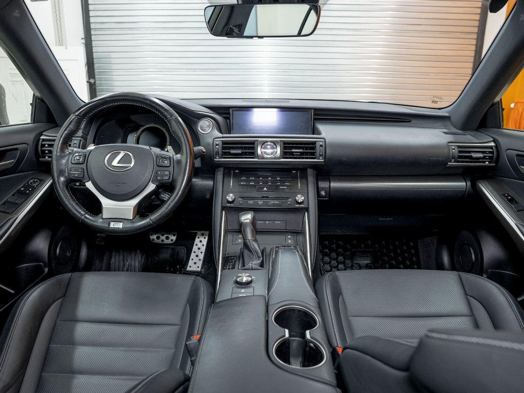 Lexus IS 300  2017 à St-Jérôme, Québec - 12 - w1024h768px