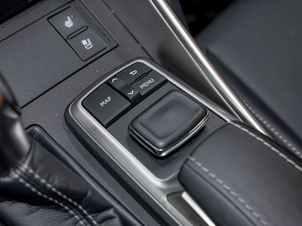 Lexus IS 300  2017 à St-Jérôme, Québec - 23 - w1024h768px