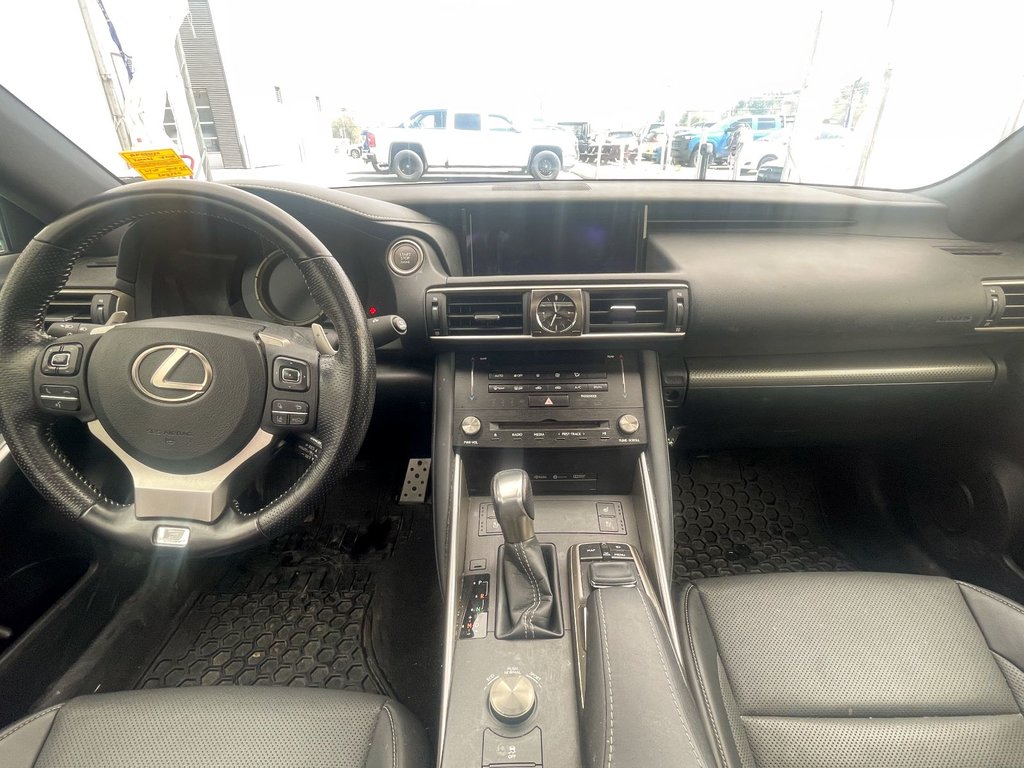 Lexus IS 300  2017 à St-Jérôme, Québec - 13 - w1024h768px