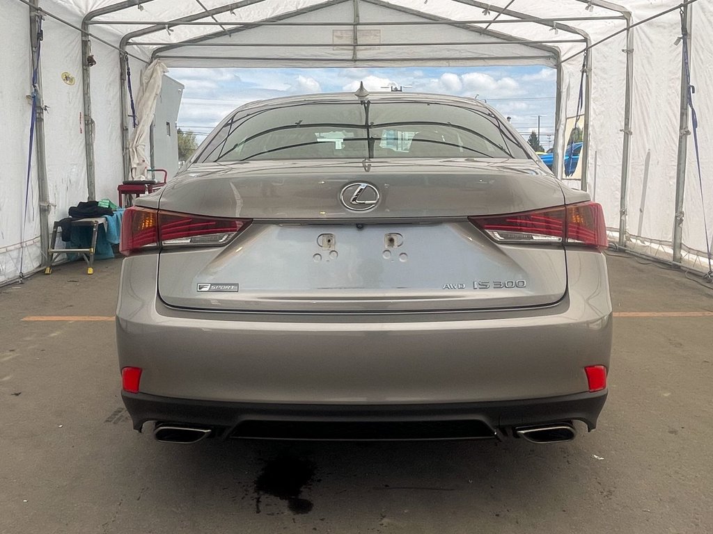 Lexus IS 300  2017 à St-Jérôme, Québec - 9 - w1024h768px