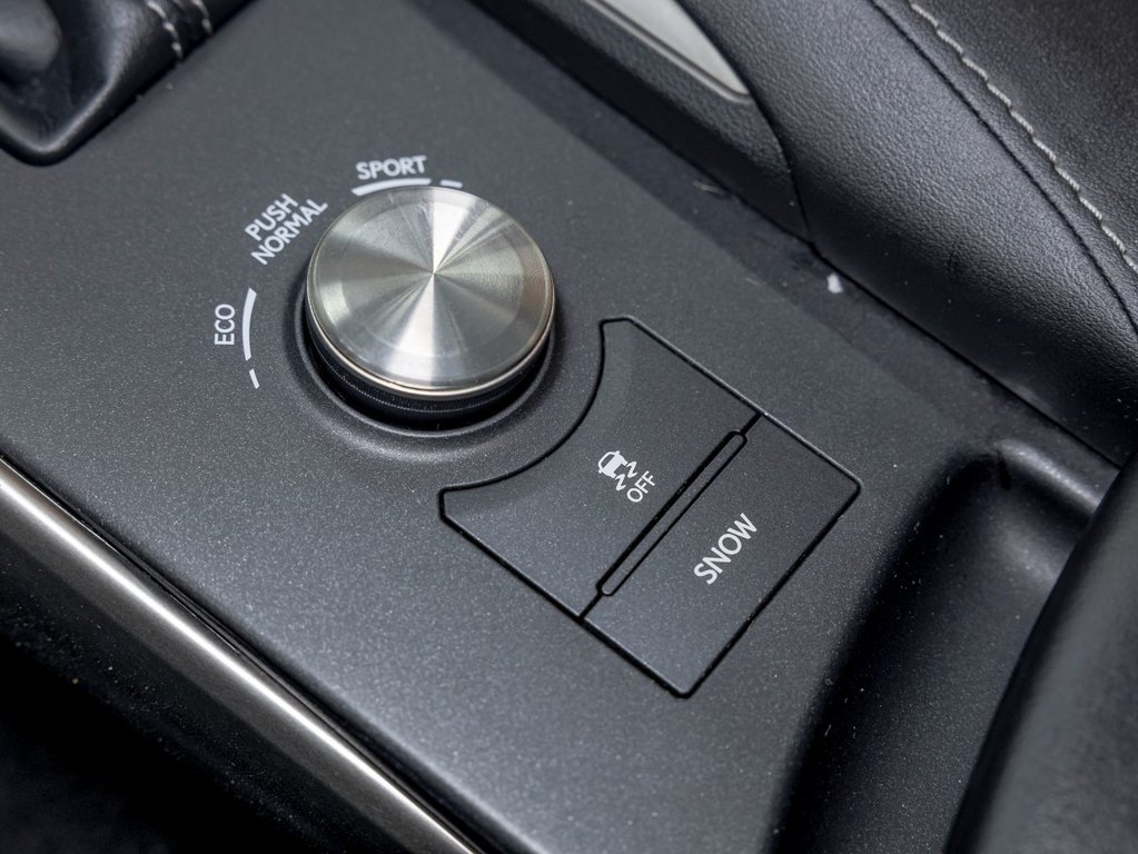 Lexus IS 300  2017 à St-Jérôme, Québec - 24 - w1024h768px