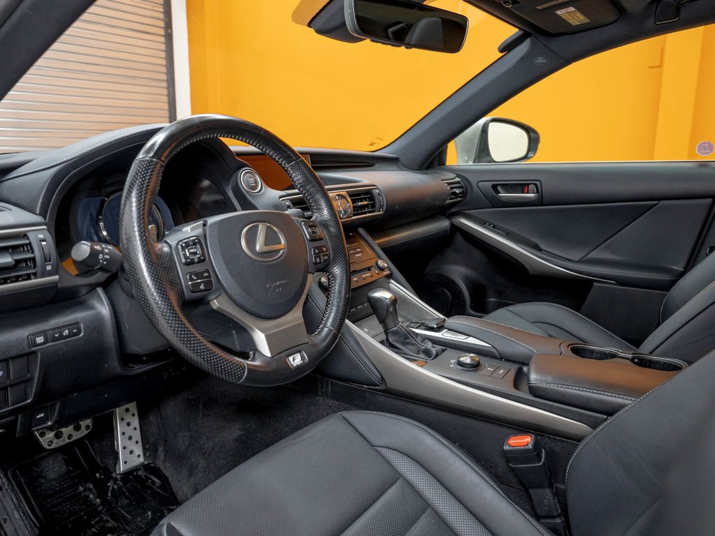 Lexus IS 300  2017 à St-Jérôme, Québec - 2 - w1024h768px