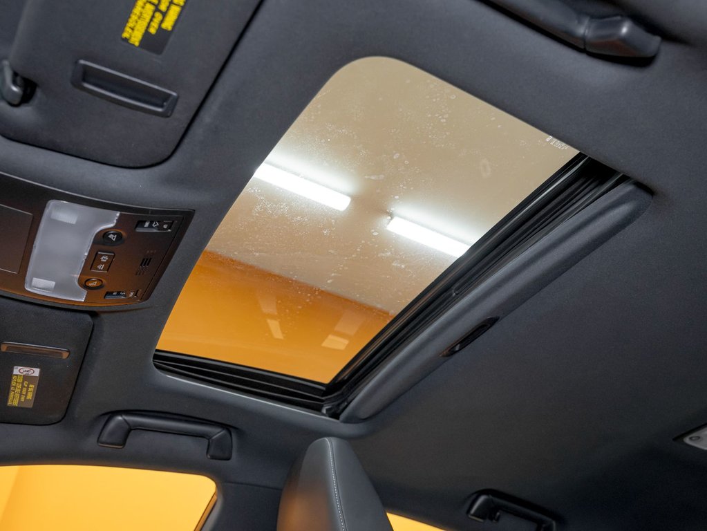 Lexus IS 300  2017 à St-Jérôme, Québec - 4 - w1024h768px