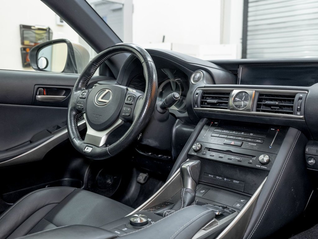 Lexus IS 300  2017 à St-Jérôme, Québec - 29 - w1024h768px