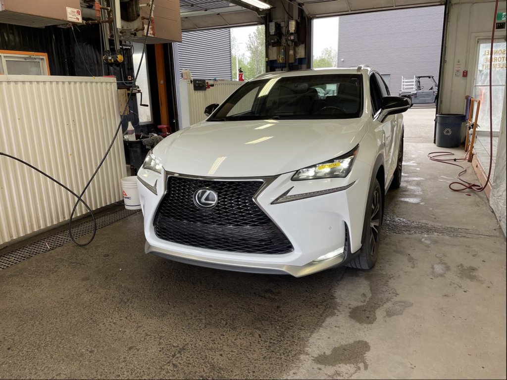 Lexus NX 200t  2017 à St-Jérôme, Québec - 1 - w1024h768px
