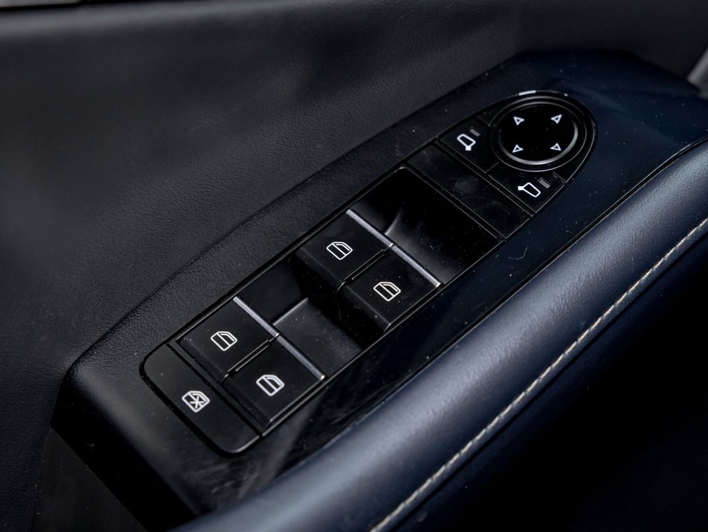 2021 Mazda CX-30 in St-Jérôme, Quebec - 27 - w1024h768px