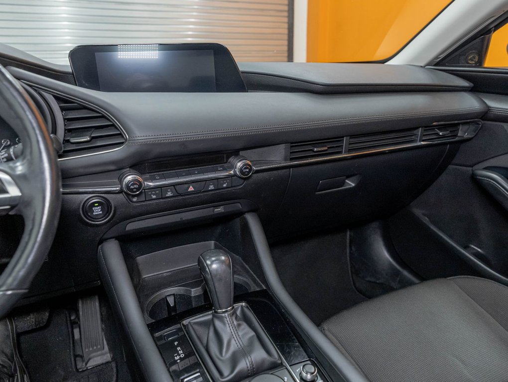 2020 Mazda 3 in St-Jérôme, Quebec - 18 - w1024h768px