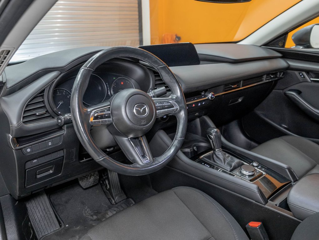 2020 Mazda 3 in St-Jérôme, Quebec - 2 - w1024h768px