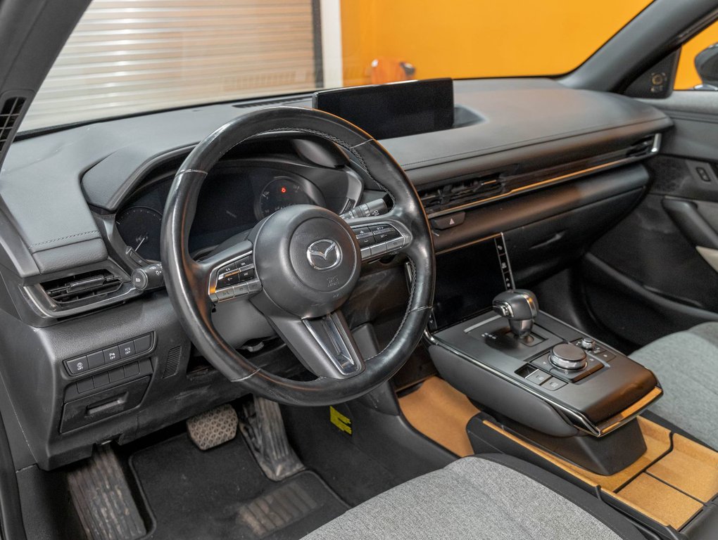 2022 Mazda MX-30 EV in St-Jérôme, Quebec - 2 - w1024h768px