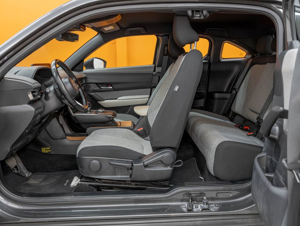 2022 Mazda MX-30 EV in St-Jérôme, Quebec - 25 - w1024h768px