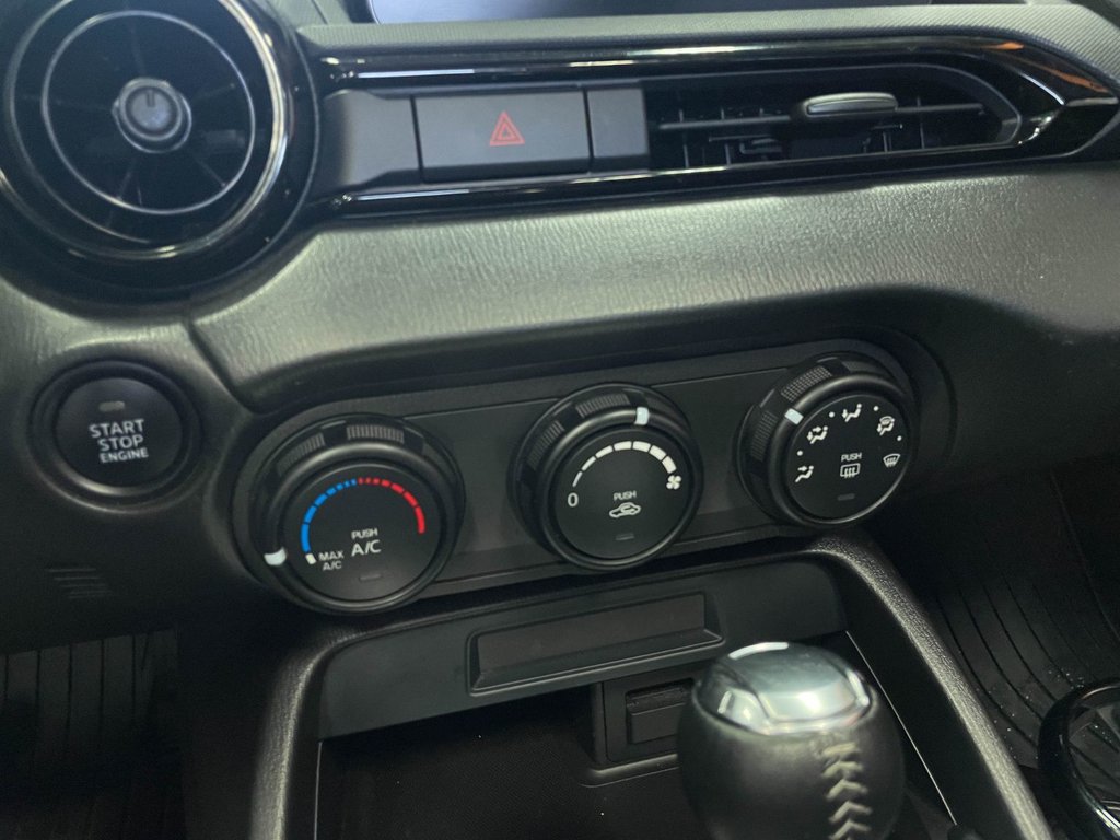 2022 Mazda MX-5 in St-Jérôme, Quebec - 14 - w1024h768px