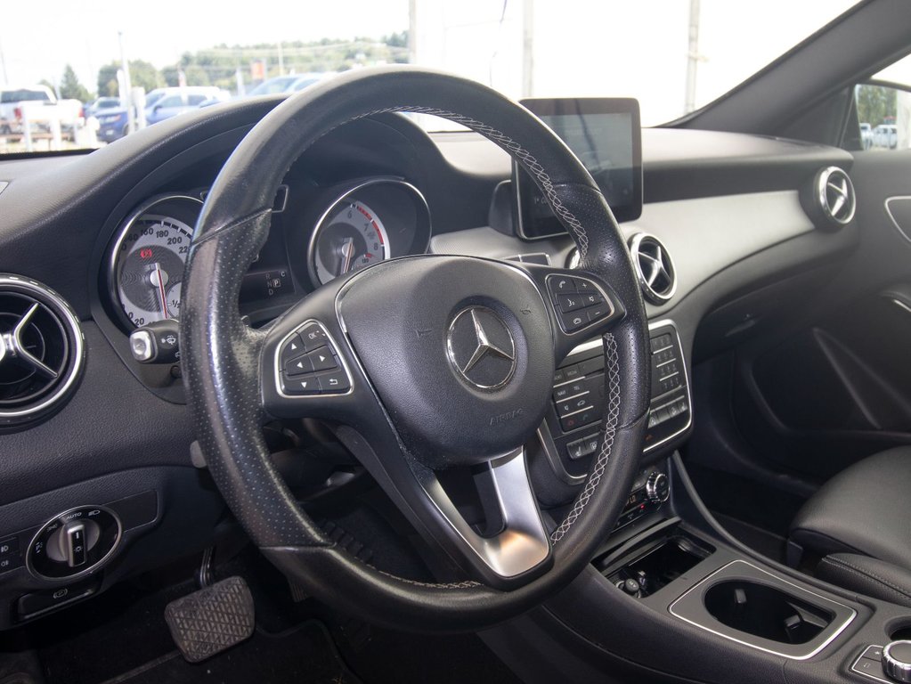 2017 Mercedes-Benz GLA in St-Jérôme, Quebec - 4 - w1024h768px