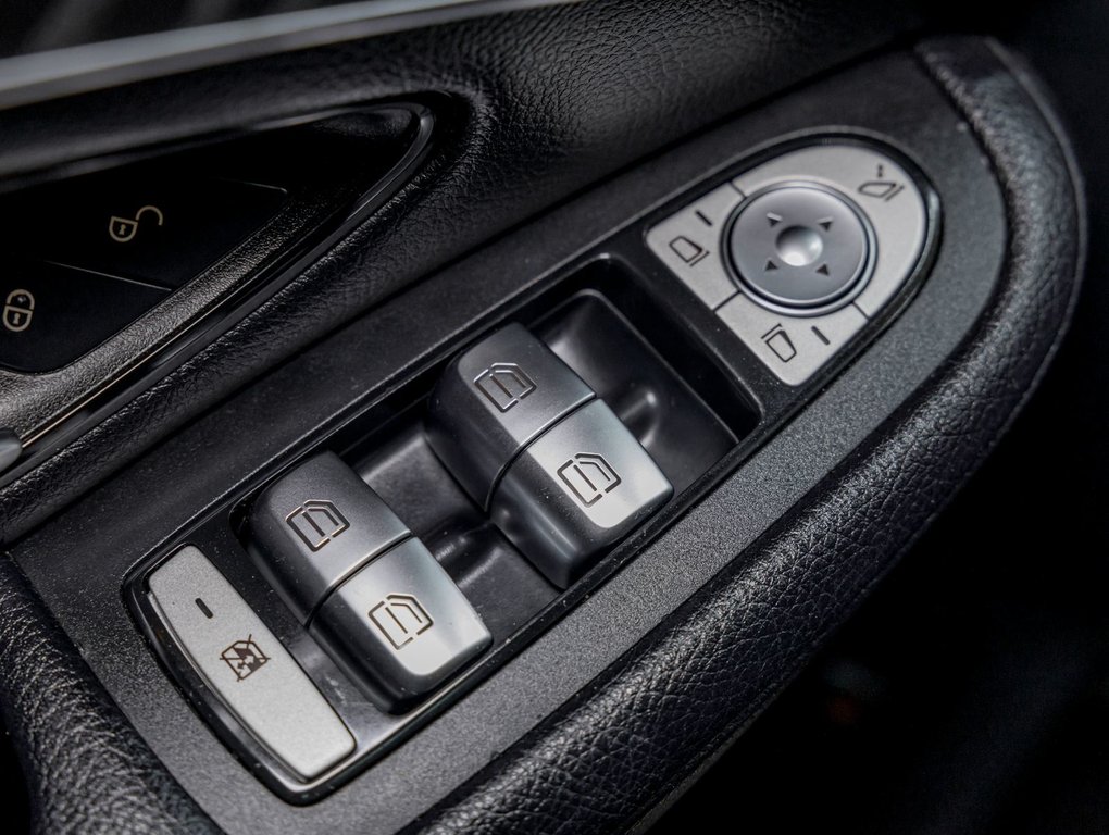 2019 Mercedes-Benz GLC in St-Jérôme, Quebec - 32 - w1024h768px