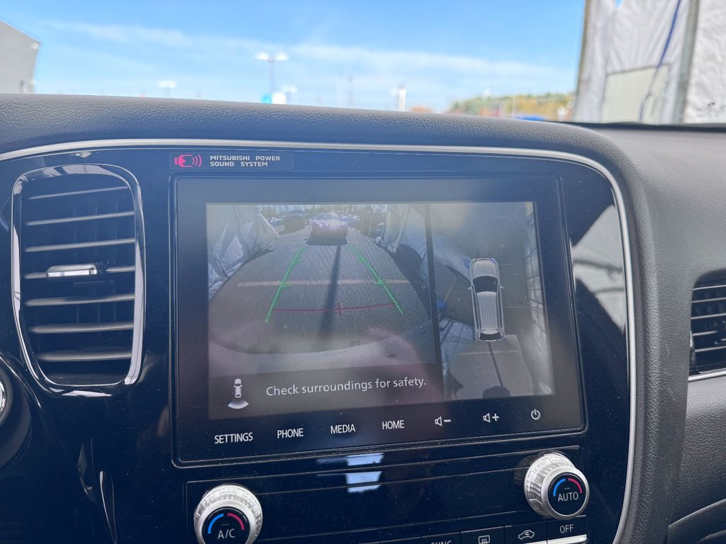 2020 Mitsubishi OUTLANDER PHEV in St-Jérôme, Quebec - 16 - w1024h768px