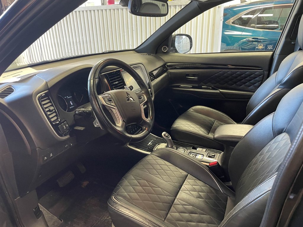 2022 Mitsubishi Outlander PHEV in St-Jérôme, Quebec - 4 - w1024h768px