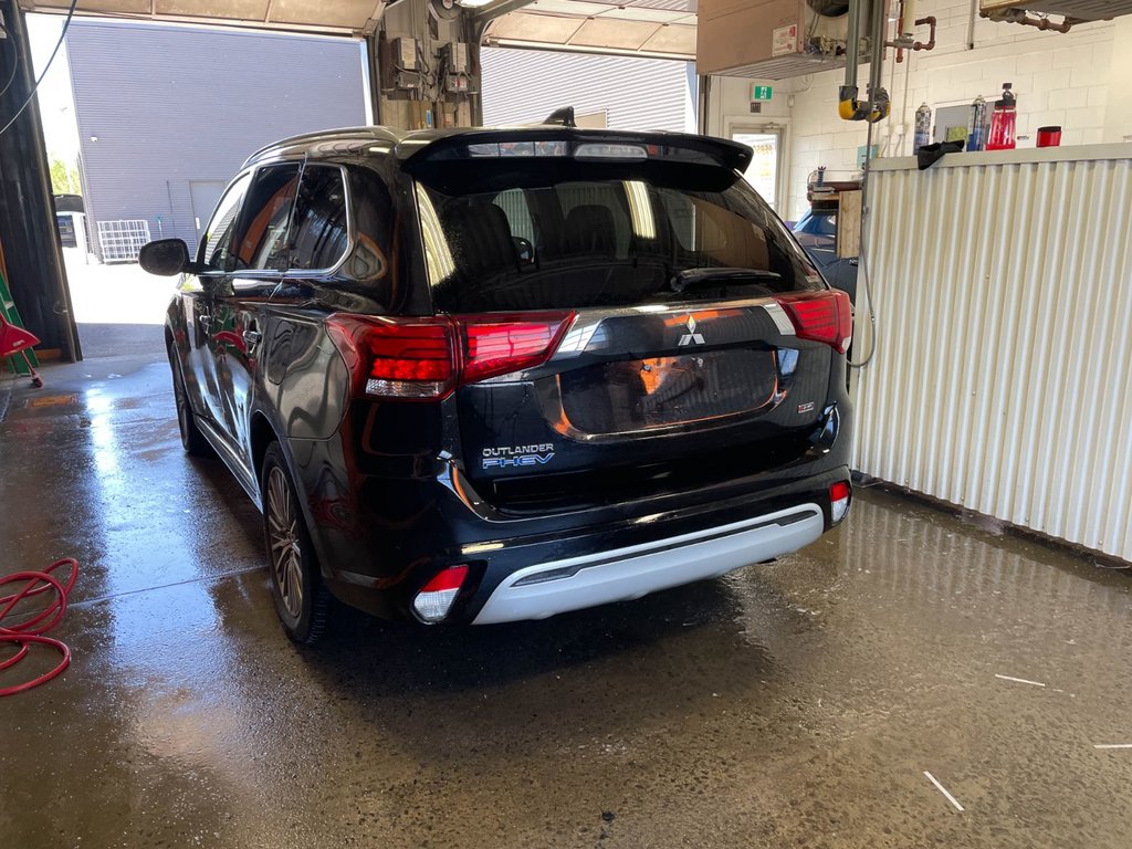 2022 Mitsubishi Outlander PHEV in St-Jérôme, Quebec - 6 - w1024h768px