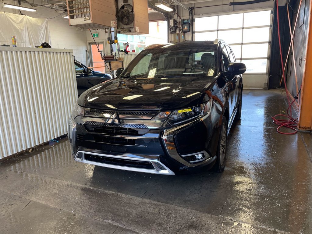 2022 Mitsubishi Outlander PHEV in St-Jérôme, Quebec - 1 - w1024h768px