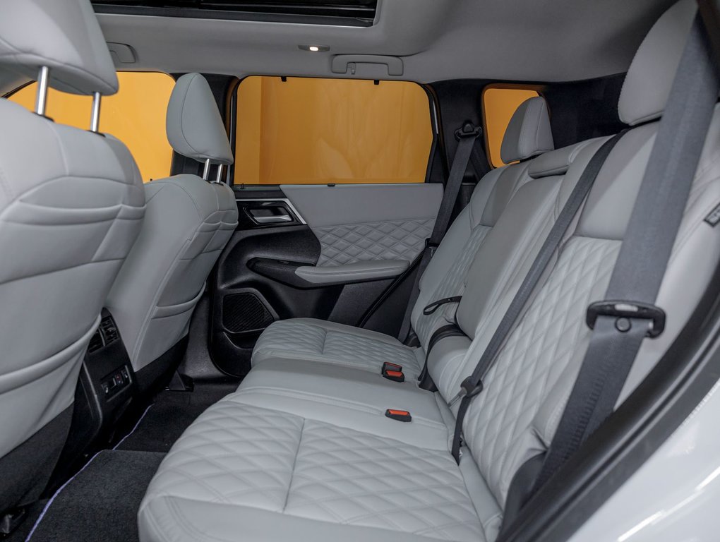 Mitsubishi OUTLANDER PHEV  2023 à St-Jérôme, Québec - 32 - w1024h768px