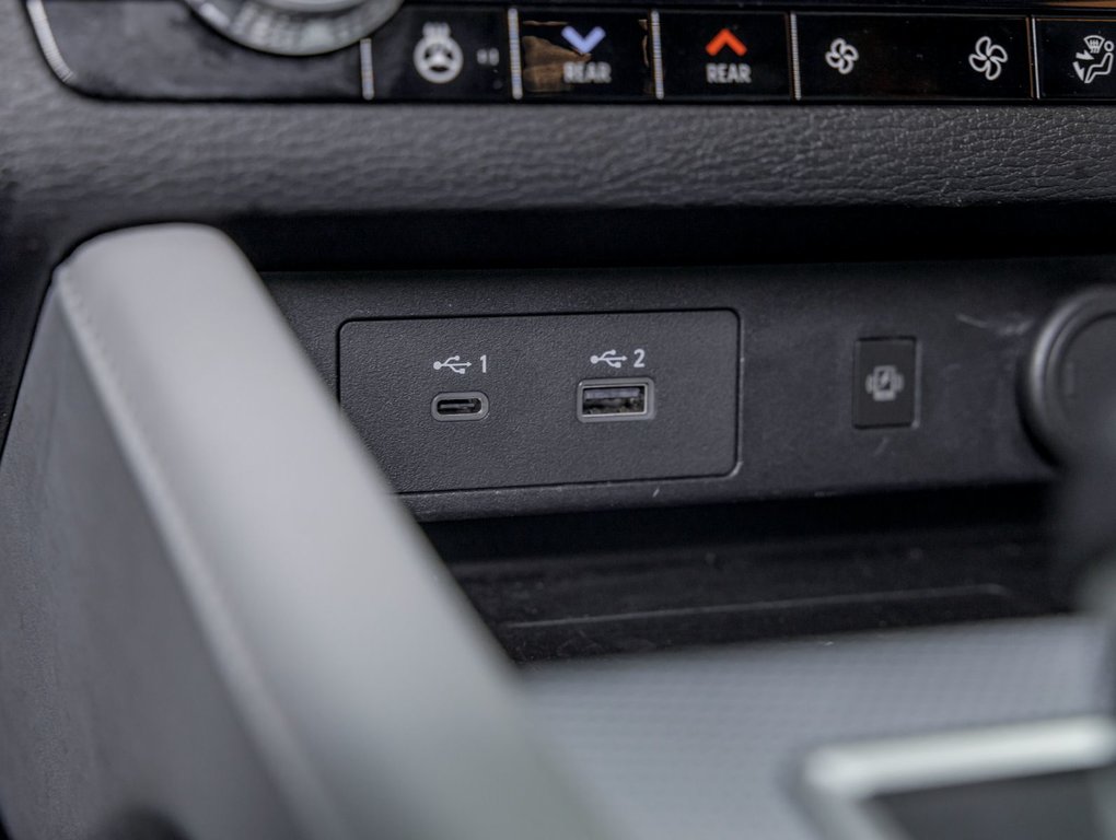 Mitsubishi OUTLANDER PHEV  2023 à St-Jérôme, Québec - 26 - w1024h768px