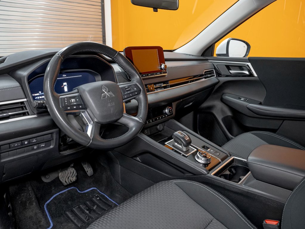 2023 Mitsubishi Outlander PHEV in St-Jérôme, Quebec - 2 - w1024h768px