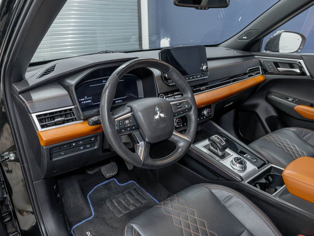 Mitsubishi Outlander PHEV  2023 à St-Jérôme, Québec - 2 - w1024h768px