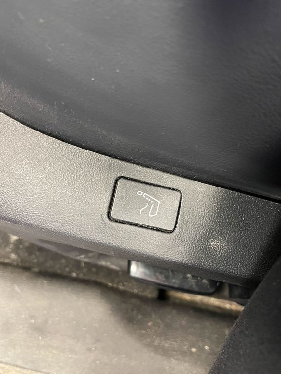 Mitsubishi Outlander PHEV  2023 à St-Jérôme, Québec - 14 - w1024h768px