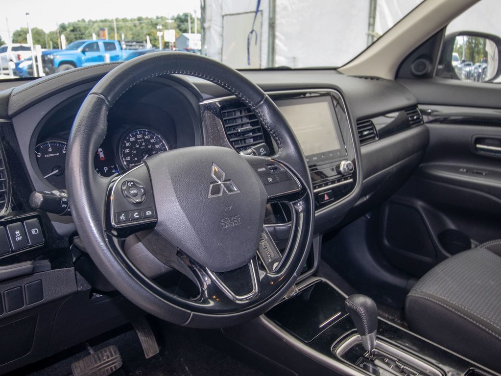 2020 Mitsubishi Outlander in St-Jérôme, Quebec - 3 - w1024h768px