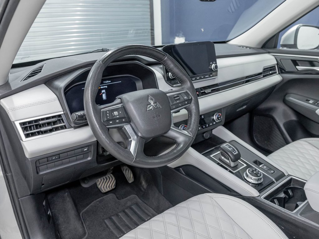 Mitsubishi Outlander  2023 à St-Jérôme, Québec - 2 - w1024h768px