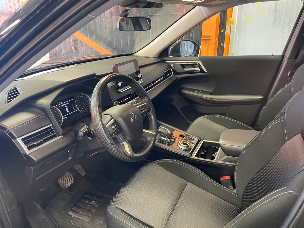 Mitsubishi Outlander  2024 à St-Jérôme, Québec - 4 - w1024h768px