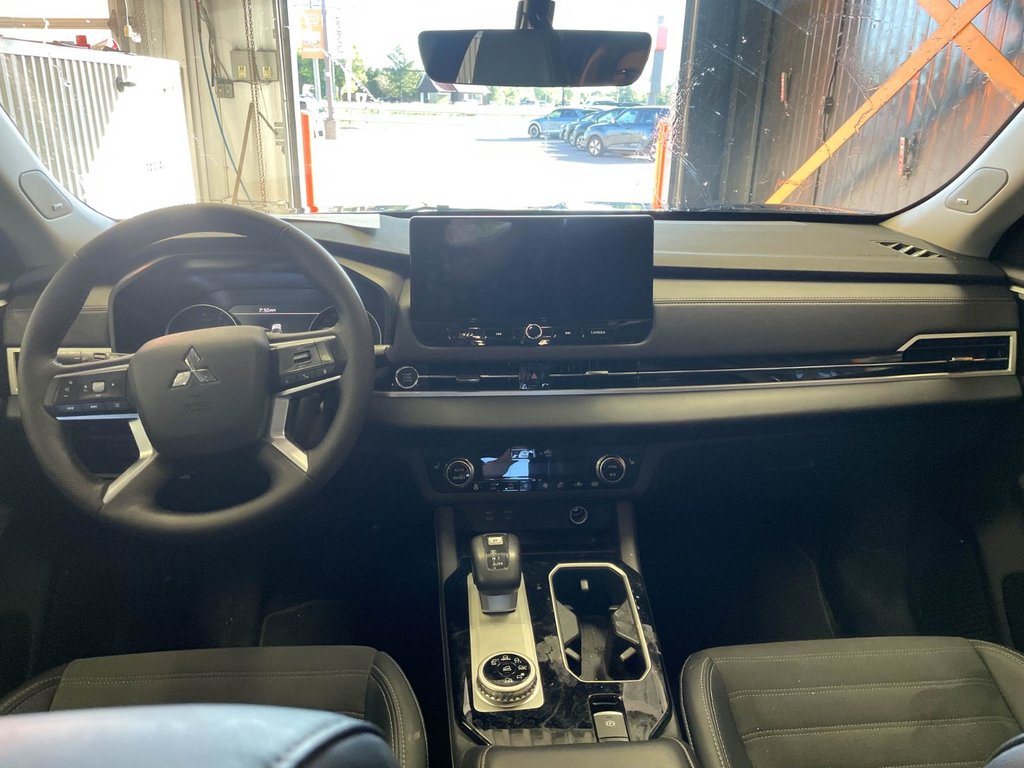 2025 Mitsubishi Outlander in St-Jérôme, Quebec - 9 - w1024h768px
