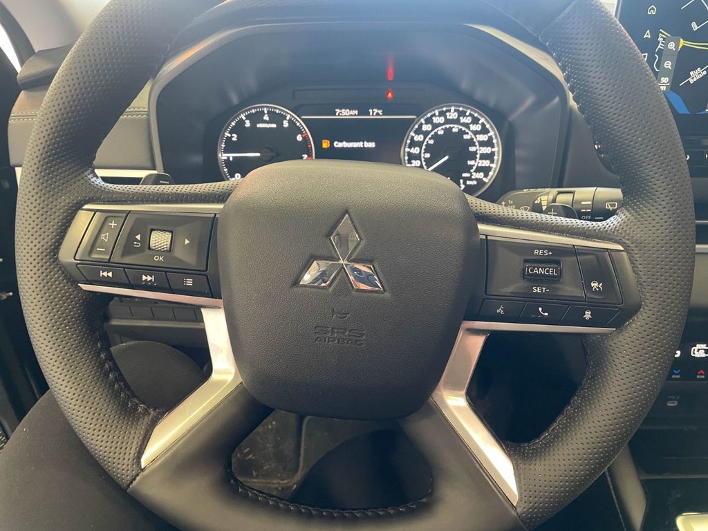 2025 Mitsubishi Outlander in St-Jérôme, Quebec - 13 - w1024h768px
