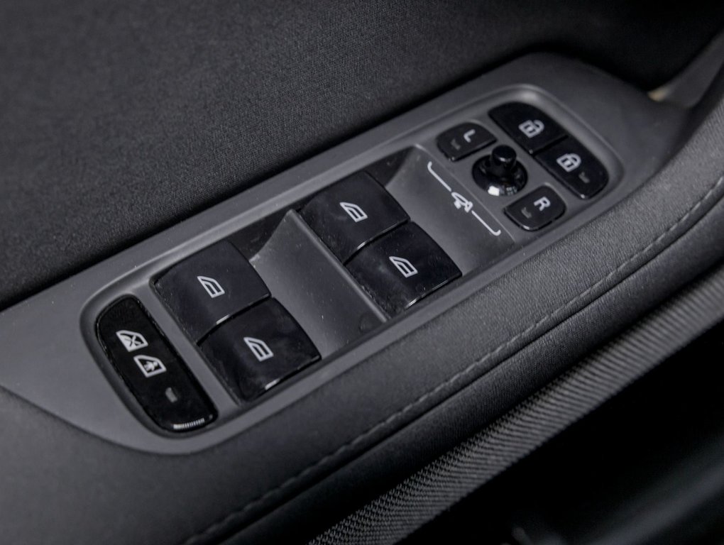 2021 Polestar 2 in St-Jérôme, Quebec - 25 - w1024h768px