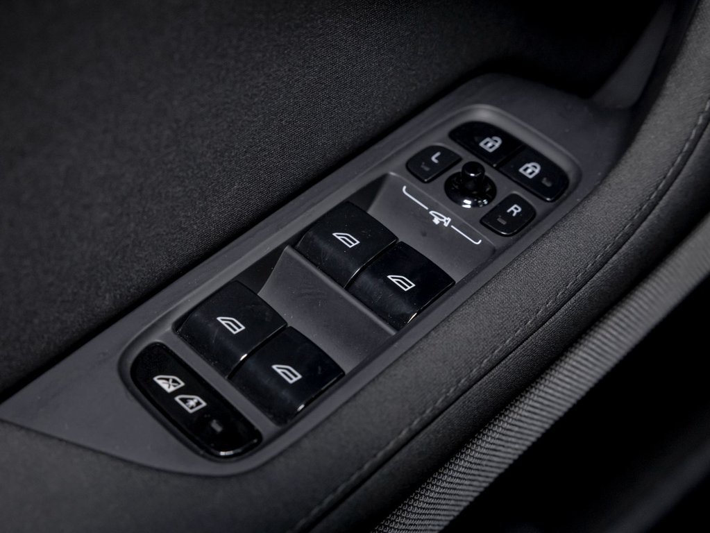 Polestar 2  2021 à St-Jérôme, Québec - 25 - w1024h768px